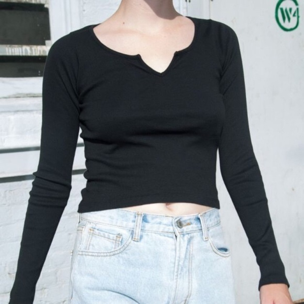 Brandy Melville Richie long sleeve tee 🖤
